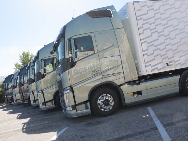 La toma de contacto del Volvo FH con caja I-Shift de doble embrague se hizo por rutas andaluzas.
